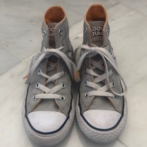 Youth converse ‘ bugs bunny’ high top
